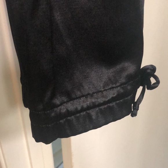 Mudd black satin shiny pants size 7 big pockets ties at the ankles loose fit - Picture 3 of 5